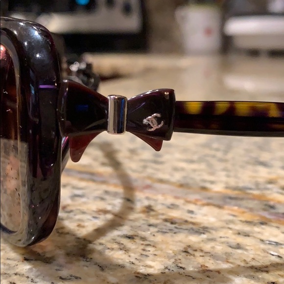 Chanel brown bow design glasses with silver case - Picture 2 of 6